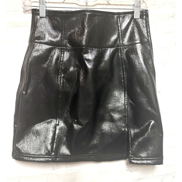 Free People Dresses & Skirts - Free People Skirt Womens 2 Black Faux Leather Mini Zip Front Lined Edgy Style